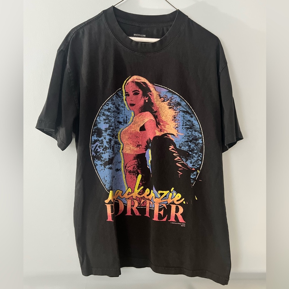 MacKenzie Porter oversized concert shirt 🤠